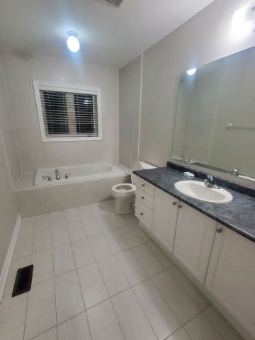 For Lease - 84 Lola Crescent, Brampton, Ontario - Photo 2