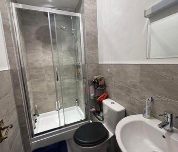 5 Radnor Street, Flat B - Photo 4