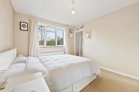 3 bedroom flat to rent - Photo 4