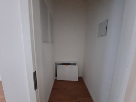 Moderne 3-Raum-Wohnung mit Terrasse und viel Tageslicht ! - Photo 2