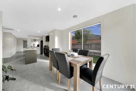 Spacious Family Home !! - Photo 5