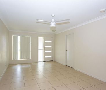 Spacious 4 Bedroom Home - Photo 5