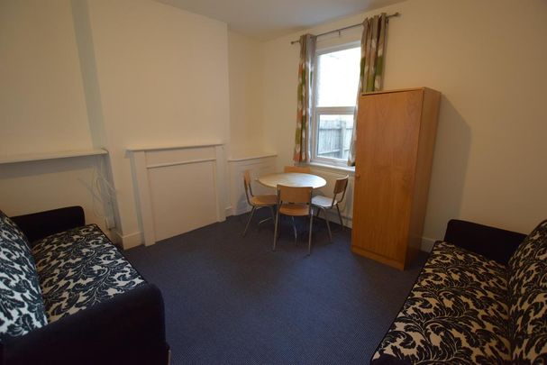 4 bedroom terraced house to rent - Photo 1