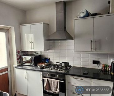 1 bedroom in a house share to rent - Photo 6