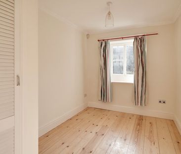 4 Bed House - Photo 2