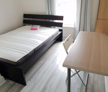 4 bedroom terraced house to rent - Photo 6