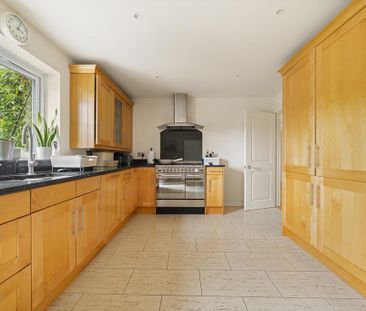 Brackenhill, Surrey, KT11 - Photo 2