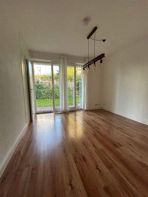 Moderne 1,5-Zimmer-Wohnung mit Terrasse, Fitness u. Sauna // Bahnhofstraße, Melsdorf - Photo 1