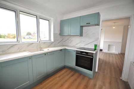 2 bedroom semi-detached bungalow to rent - Photo 5