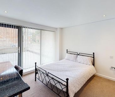 3 bedroom flat to rent - Photo 5