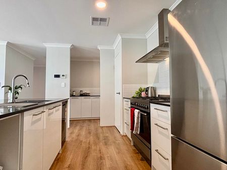 Attractive 4x2 home in whisper quiet location! - Photo 4