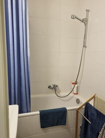 Beautiful renovated 4-room apartment in a quiet area - Photo 3