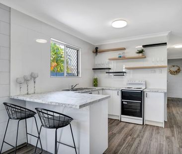 LOW MAINTENANCE COSY LIVING + 13KW SOLAR SYSTEM - Photo 6