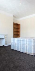 3 bedroom flat to rent - Photo 4