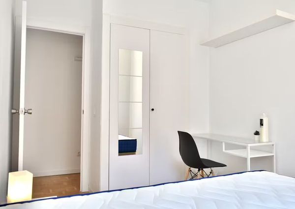 Calle de la Liberación, Madrid, Community of Madrid 28033