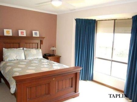 8 Hesperus Street, Hallett Cove - Photo 3