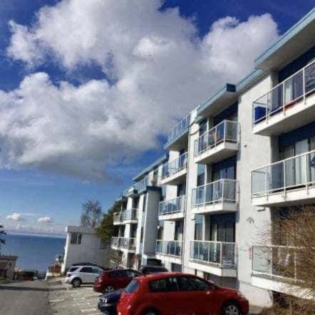 White Rock Stunning Ocean View One Bedroom Corner Unit Apartment - Photo 1