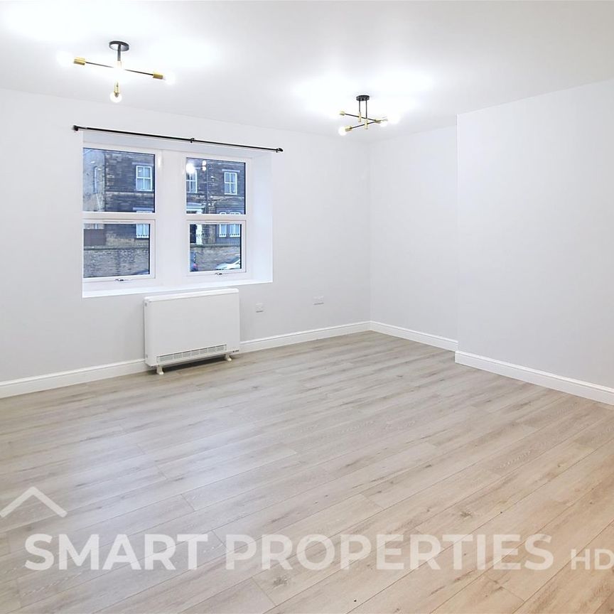 20, Blackwall, Halifax - Photo 1