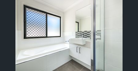 Large Family Home In Carrara - Photo 2