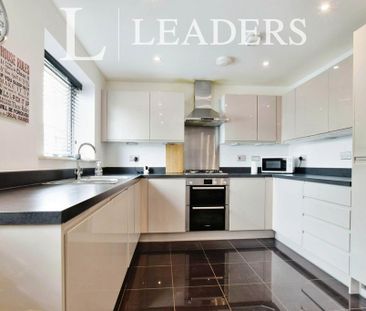4 bedroom townhouse to rent - Photo 3