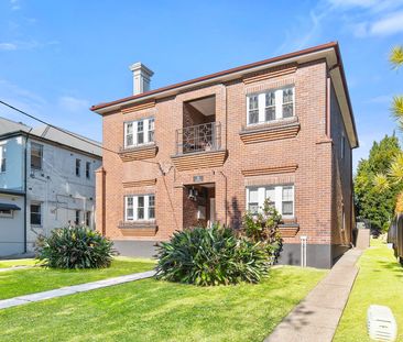 Delightful ground floor art-decor one bedroom flat - Photo 3