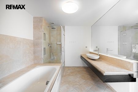 Pronájem bytu 5+1 a více 200 m² - Fotografie 5