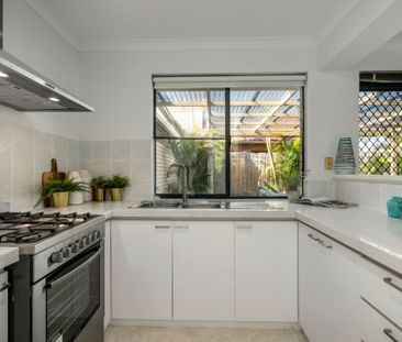 Gloriously Sun Filled Spacious Home - Photo 5