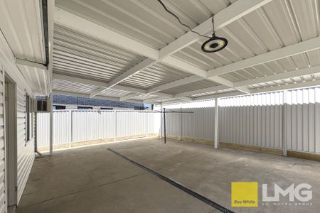 NEAT FAMILY HOME IN CONVENIENT LOCATION - Photo 4