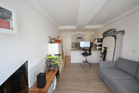 1 bedroom flat to rent - Photo 2
