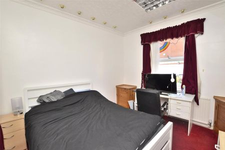 4 bedroom house to rent - Photo 2