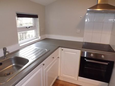 2 bedroom terraced house to rent - Photo 4