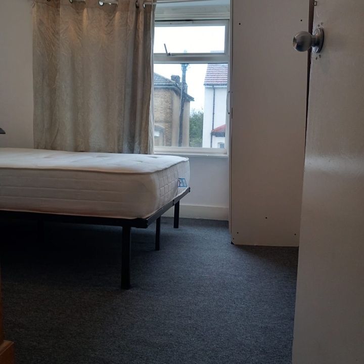 Room in a Shared House, Bensham Lane, CR7 - Photo 1