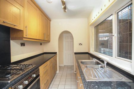 3 bedroom end of terrace house to rent - Photo 4