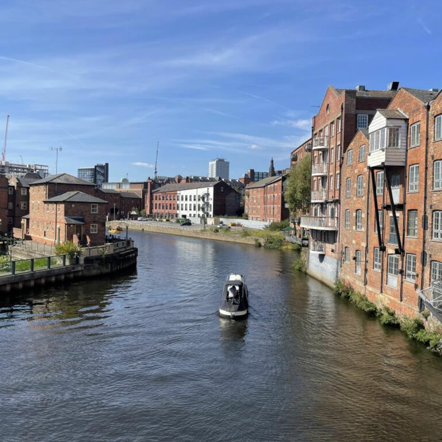 UNIQUE RIVERSIDE PROPERTY FOR RENT IN THE CENTRE OF LEEDS - Photo 1