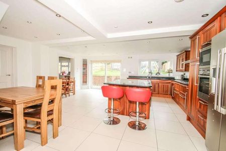 Great Oaks Park, Burpham, GU4 - Photo 5