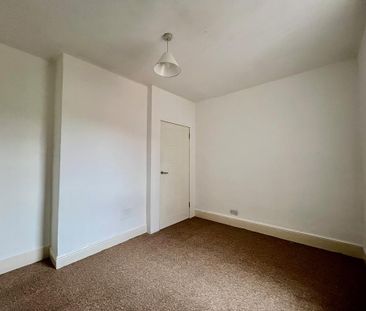 4 bedroom semi-detached house to rent - Photo 6