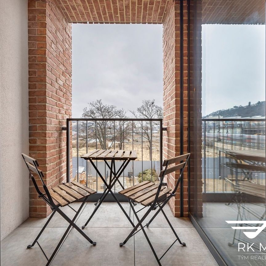 Pronájem bytu 1+kk a garsoniéry 28 m², U Lihovaru 3401, Praha Smíchov - Photo 1