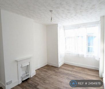 4 bedroom semi-detached house to rent - Photo 2