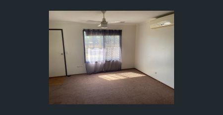 Spacious Family Home! - Photo 2