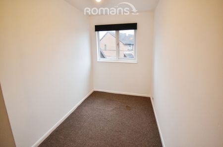 Littlebrook Avenue, Slough, SL2 - Photo 3