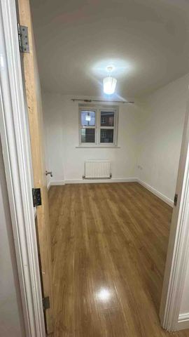 2 bed flat to rent Stanley Road, Harrow HA2 - Photo 5
