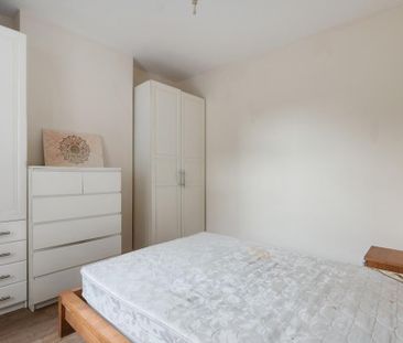 2 bedroom end of terrace house to rent - Photo 3