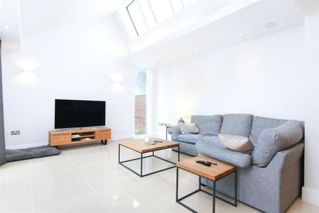 4 bedroom terraced house to rent - Photo 3