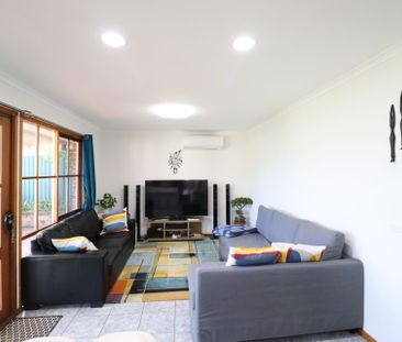 SPACE, STYLE, and QUALITY IN A FAMILY HOME !!! - Photo 2