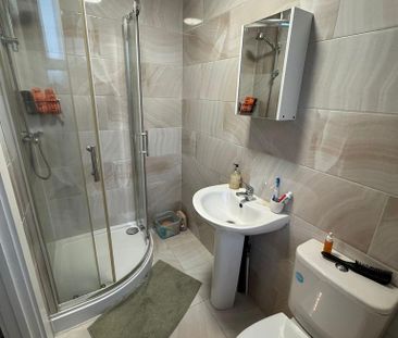 3 bedroom flat to rent - Photo 1