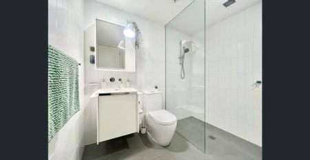 Fully Furnished Designer Apartment with Backyard for Rent - Photo 2