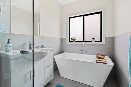 Modern Family Home - Photo 4