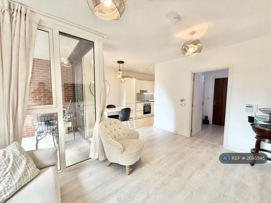 1 bedroom flat to rent - Photo 1