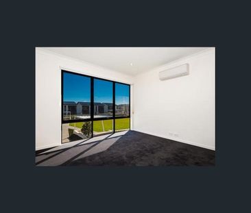 River View Quality 3 Bedroom 2 Bathroom Townhouse Perfect Location - Photo 2