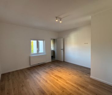 Te huur: volledig gerenoveerde, lichtrijke woning aan het water - Photo 3